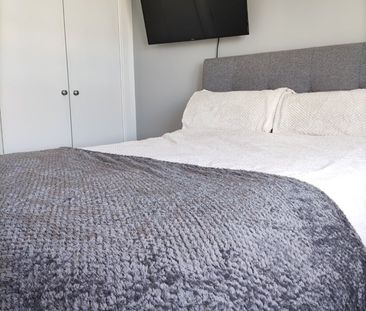 2 Bed Flat, St. Davids Square, E14 - Photo 6