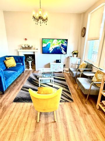 2 Bed Flat, Talgarth Road, W14 - Photo 2