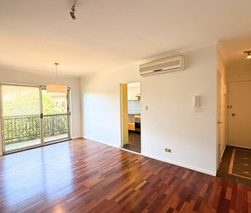 Good condition 2 Bedroom Apartment in Prime Canley Vale Location - Photo 4