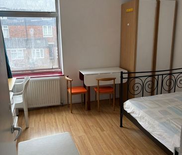 Room in a Shared House, Erskine Crescent, N17 - Photo 3