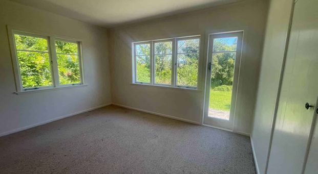 Charming Home with plenty of outdoor space. - Photo 1