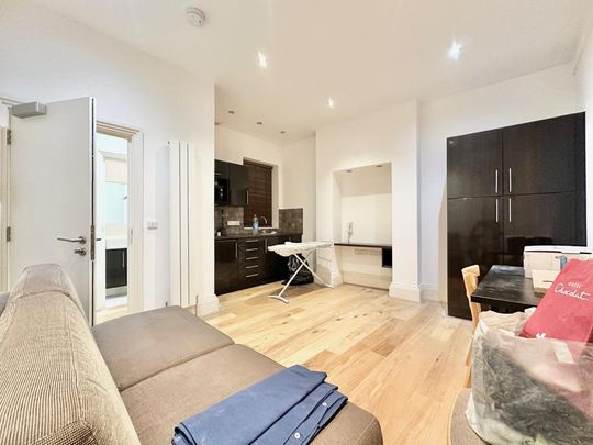 Studio to rent - Photo 1