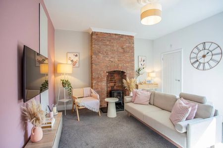 Balmoral Gardens - Photo 2