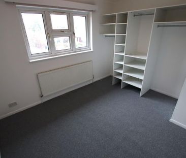2 bedroom end of terrace house to rent - Photo 2