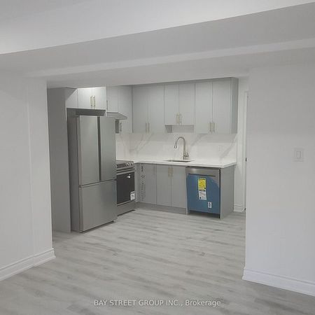 For Lease - 43 Herefordshire Crescent Unit# UNIT 2, Newmarket, Ontario - Photo 4