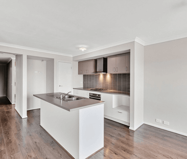 Modern, Low-Maintenance Living in a Well-Connected Location - Photo 4