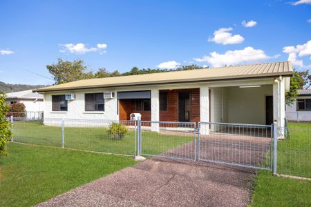 Neat, Tidy & Ready to Move in - Photo 3