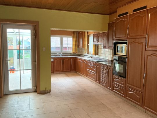 Instapklare gezinswoning met 3 SLKS, garage en tuin op toplocatie! - Foto 1