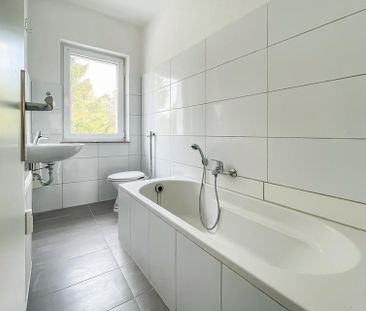 2,5 Zimmer – Balkon – renoviert – zentrale Lage direkt am Rathaus - Photo 2