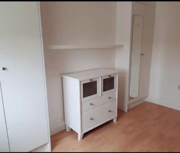 Room in a Shared Flat, Santley Street, SW4 - Photo 5