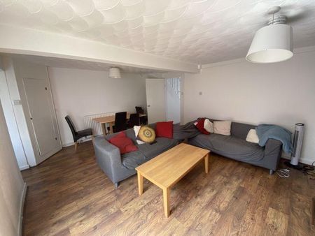 4 bedroom terraced house to rent - Photo 2