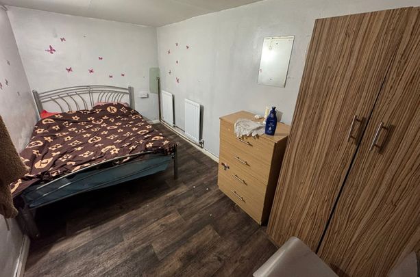 Room in a Shared House, Stevenage Road, E6 - Photo 1