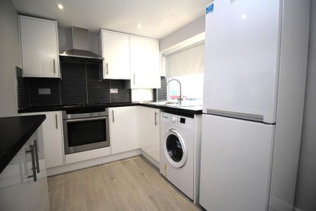 1 bedroom ground floor flat to rent - Photo 2