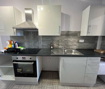 Studio Flat, Garratt Lane, SW17 - Photo 4