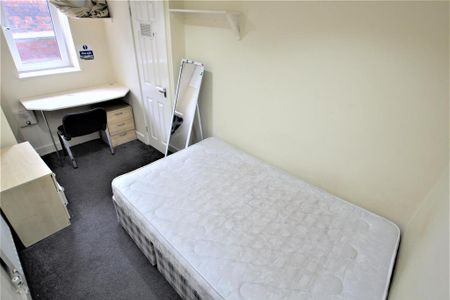 5 bedroom terraced house to rent - Photo 4