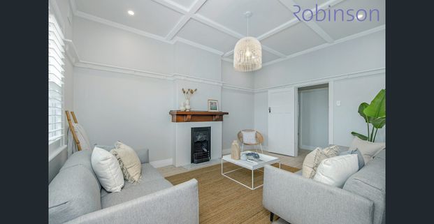 Charming renovated three bedroom unit only a short stroll to Dixon Park Beach - Photo 1