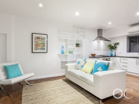 Open the Door to Seamless Style - Photo 4