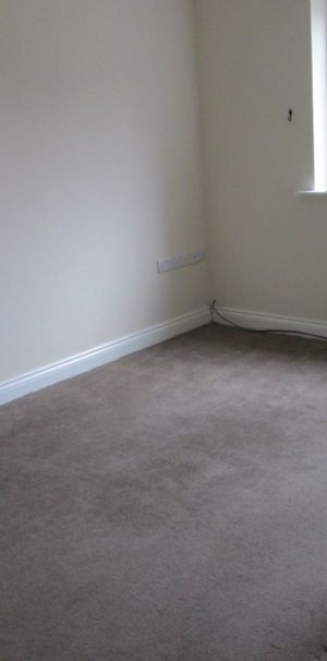 3 bed Town House - To Let - Photo 1