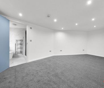 4 bedroom end of terrace house to rent - Photo 2