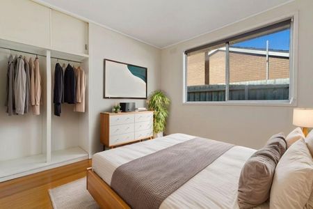 14 Carinya Avenue, Newcomb - Photo 2