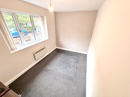 2 bedroom Flat To Let - Photo 3