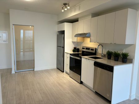 For Lease - 3200 Dakota Common Unit# B611, Burlington, Ontario - Photo 4