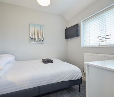 5 bedroom semi-detached house to rent - Photo 4