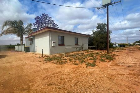 Step Inside to Style – A Hidden Gem Awaits! - Photo 4