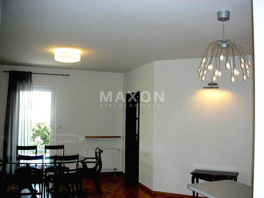 Taras i ogródek, dwa miejsca parkingowe - Zdjęcie 1