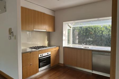 Upper Level 2 Bedrooms in Parkside! - Photo 4