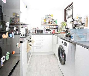 Broomfields Place, Basildon, Essex, SS13 - Photo 4