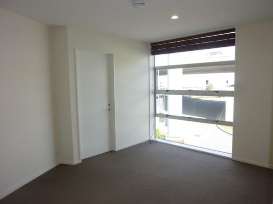 Modern 2-bedroom and 2-ensuite Apartment - Photo 1