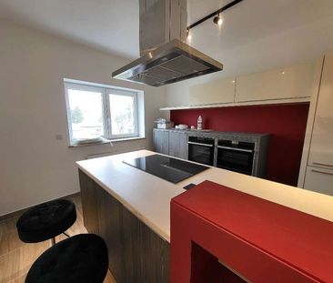 Großzügiges 5 Zimmer Haus mit Swimming Pool, Dachterrasse und Fernb... - Photo 2
