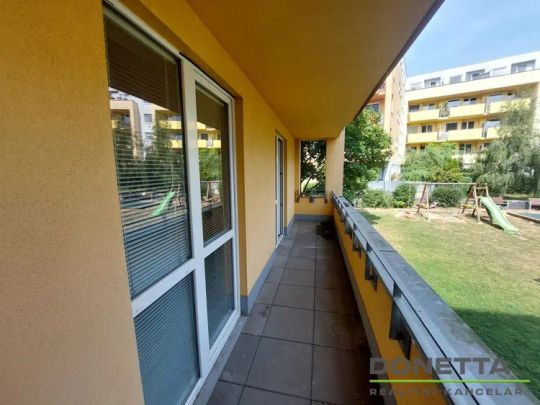 Pronájem pěkného bytu 3+kk/2x terasa, parkovací stání – novostavba Třebeš - Photo 1