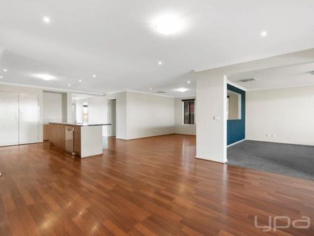 Luxurious Family Living in Caitlyn Drive! - Photo 2