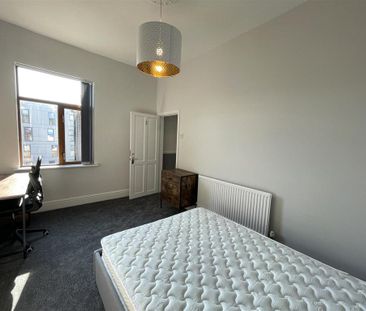 1 bedroom in a house share to rent - Photo 4