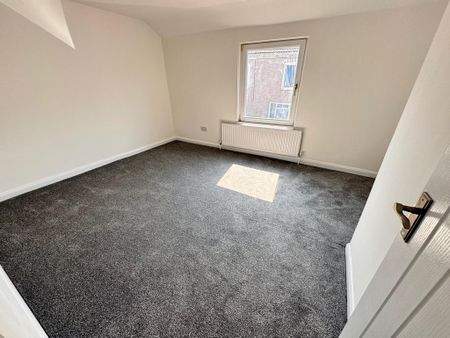 2 bedroom end of terrace house to rent - Photo 4