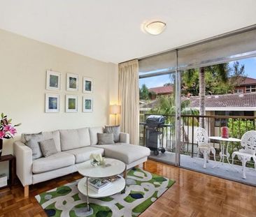 Sun Drenched & Large One Bedroom With Secure Parking - Photo 1