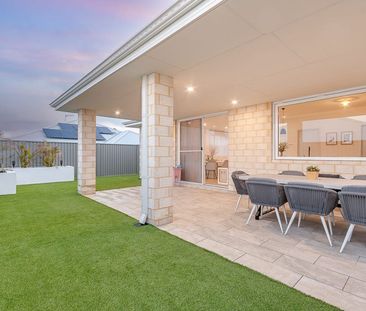 Picture-Perfect Coastal Home – Stylish and Low Maintenance! - Photo 6