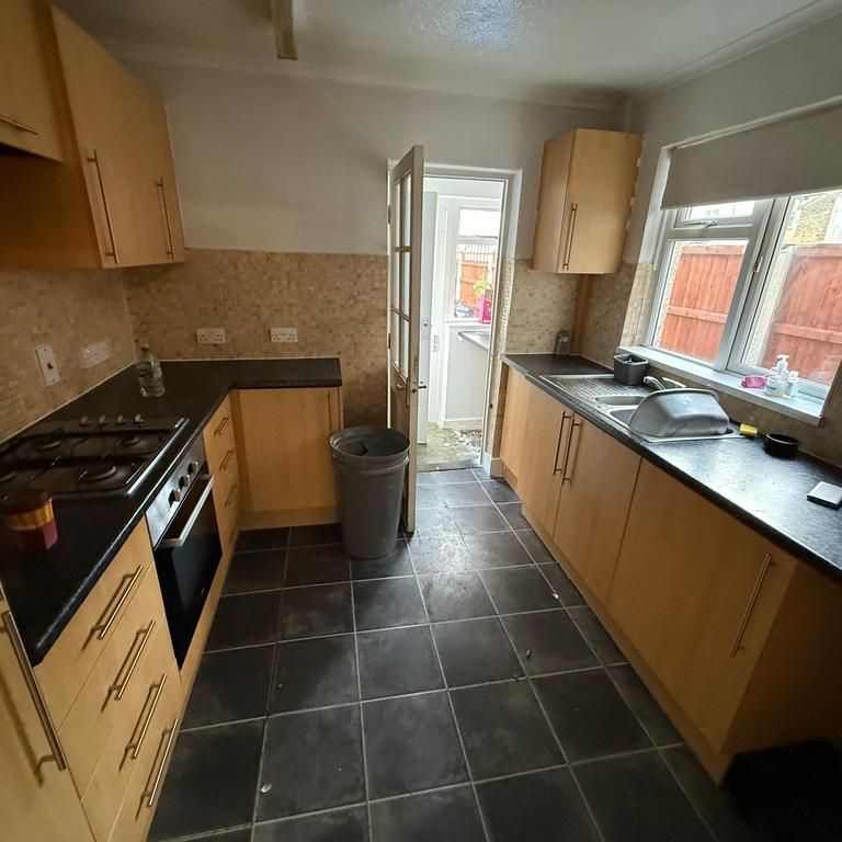 3 bedroom terraced house to rent - Photo 1