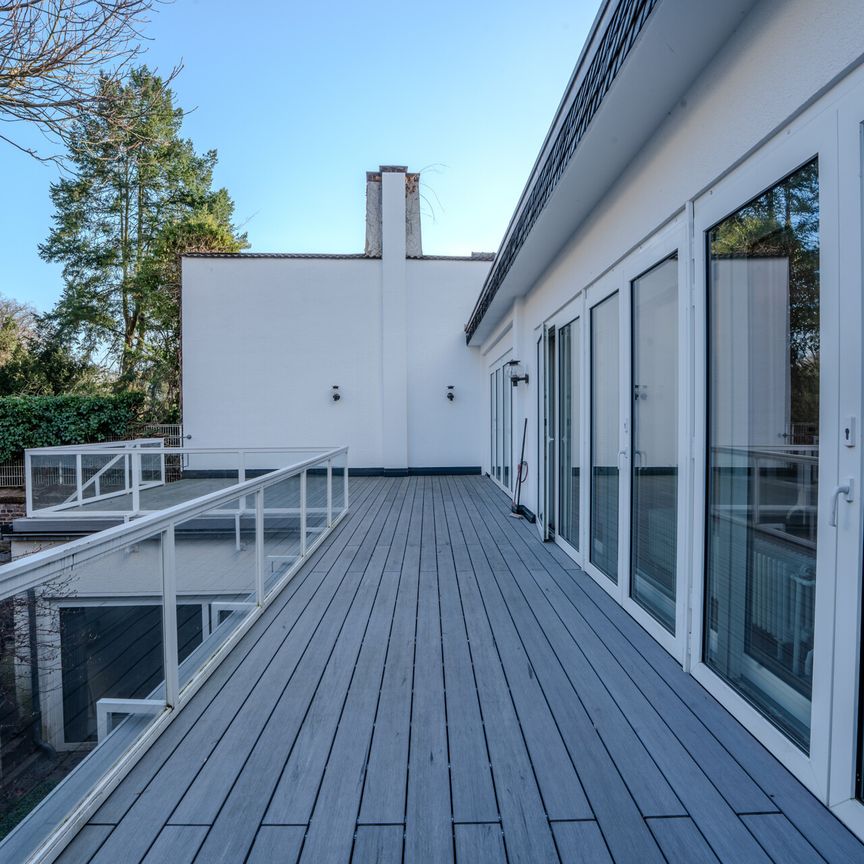 Direkt im Zentrum: 4-Zimmer-Wohnung mit großzügiger Terrasse und viel Wohnfläche - Foto 1