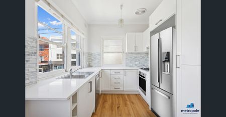 Updated Seaside Apartment In Prime Location. - Photo 4