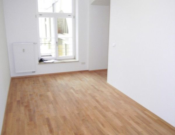 Zum Innenhof gelegene 2-Zimmer-Wohnung im sanierten Fabrikgebäude mit Balkon ! - Foto 1