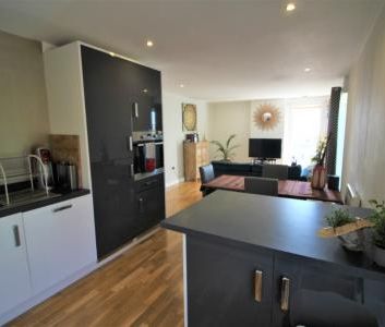 St Johns Gardens, Bury, BL9 - Photo 4