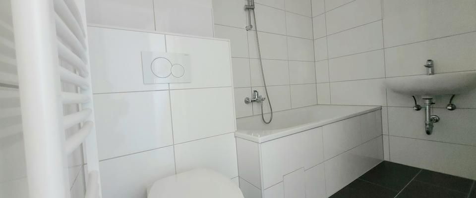 Frisch für Sie renoviert! 2,5-Zimmer-Wohnung mit Balkon! - Foto 1