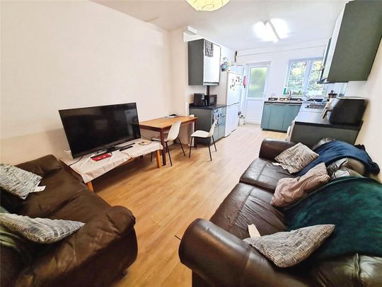 6 bedroom house to rent - Photo 1