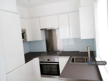 1 bedroom flat to rent - Photo 2