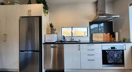 Welcome to 232 Main Road, Tawa - Photo 3