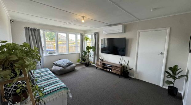 Tidy Three Bedroom Family Home - Photo 1