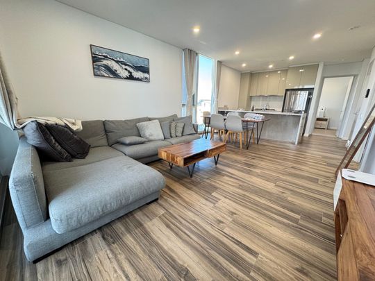 [Fully Furnished] North Facing, Beautiful ChiC Three Bedroom Apartment In Zetland - Photo 1